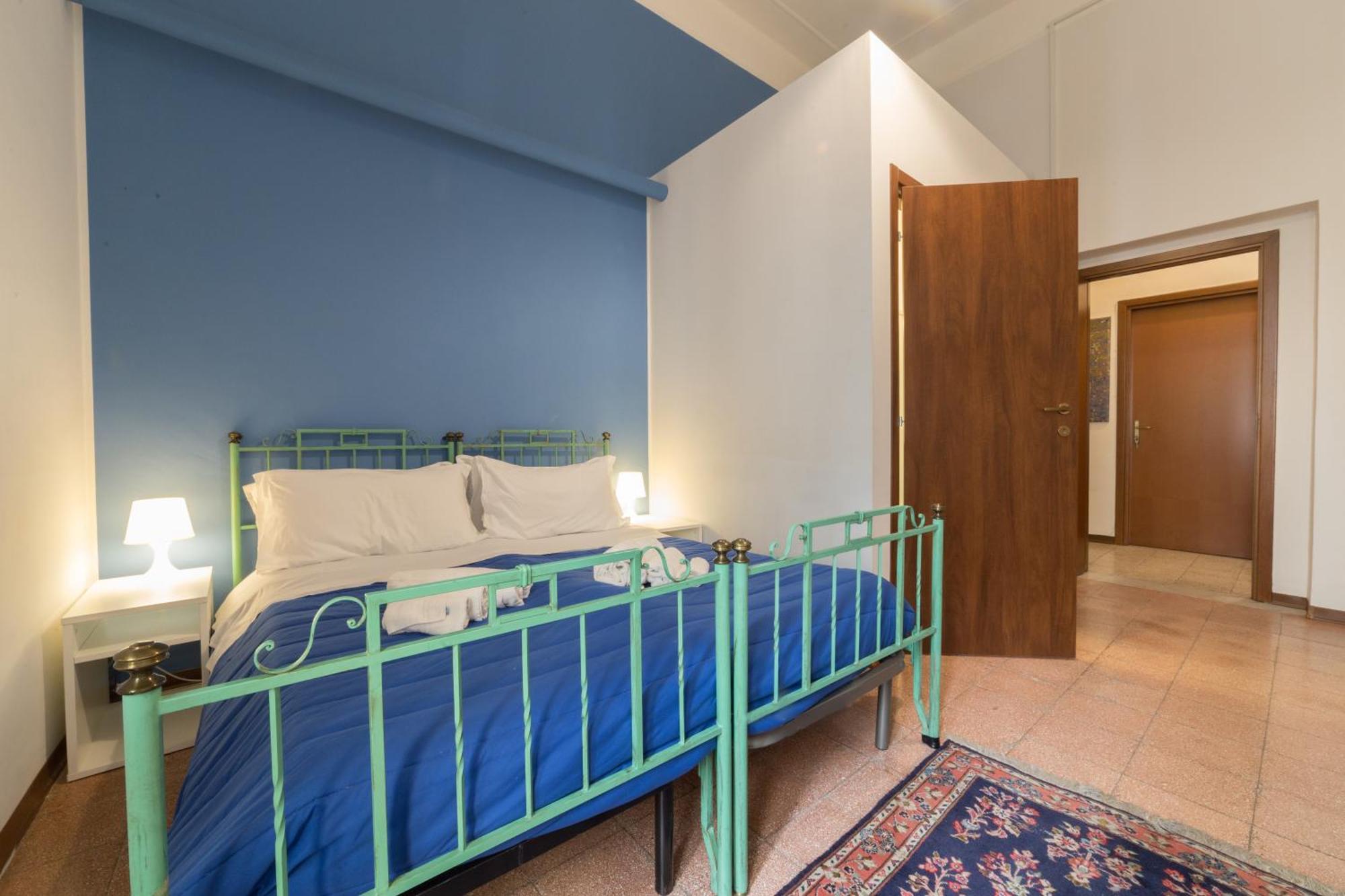 Large Double Room,404827752:JPEG